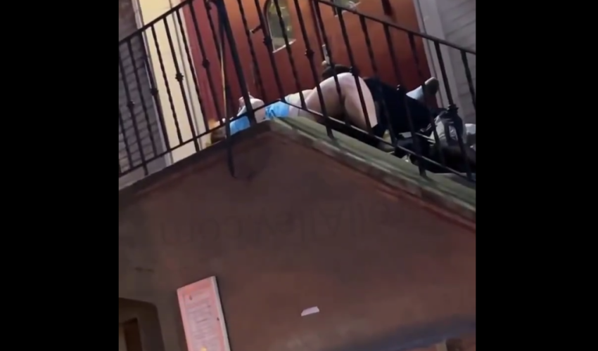 Couple Caught Doing This In Public In New York