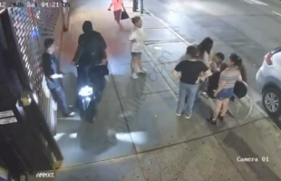 Dude Got Robbed And Nobody Helped Him But The Robbers Doubled Back And Rob Them And He Still Helped Them