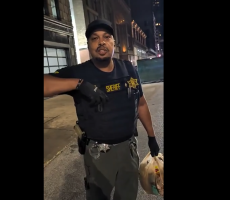 Woman Threaten A Sheriff That’s Been Harassing Her Because Her Friend Is Taking Him To Court For Sxlly Harassing Her