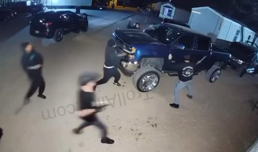 Group Of Dudes Gets Revenge By Destroying A Guy Truck For Not Paying Them