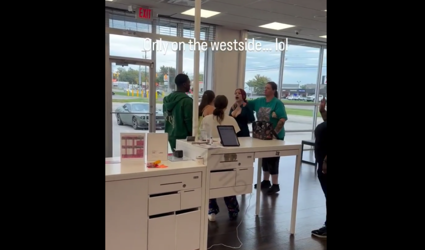 Mother And Daughter Gets Into A Altercation With A Girl At  T-mobile Store