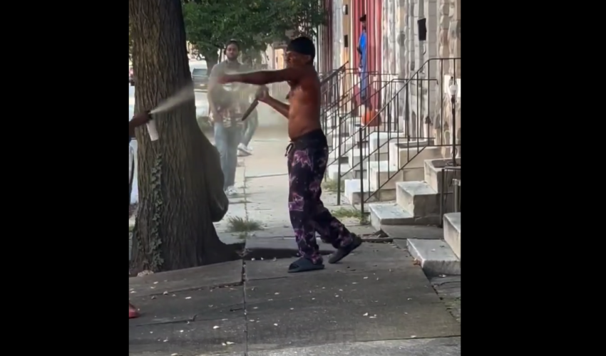 Dude Protected Himself And Connected After A Group Tried To Jump Him