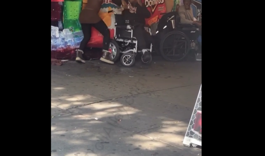 Woman Handles A Man In A Wheelchair With One Leg After He Wouldn’t Pay Her Money